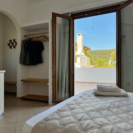 Limnes Seaside Apartment Ligaridia