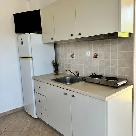 Limnes Seaside Apartment *